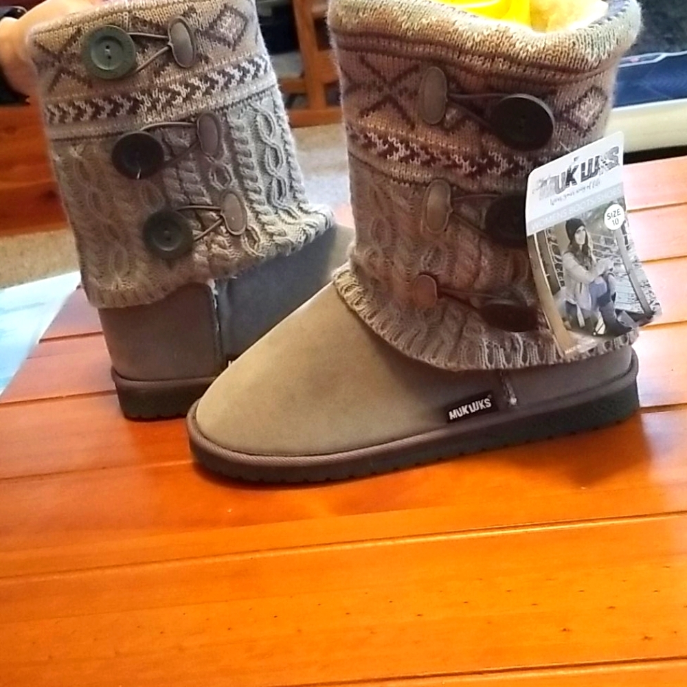 Muk Luk booties
